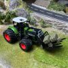1/24 méretarányú traktor játékkészlet rakodókarral és széna bálákkal